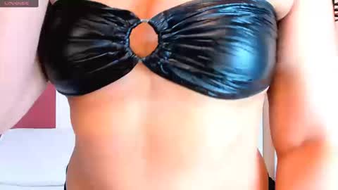 Snapshot of emmanaughty_ chatting on December 19, 2025, 9:33 pm emmanaughty_ online show from December 19, 2025, 9:33 pm