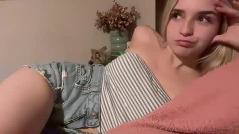 Snapshot of emmangel chatting on November 5, 2025, 2:00 am EmmaAngel online show from November 5, 2025, 2:00 am