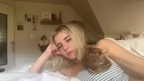 Snapshot of emmangel chatting on November 5, 2025, 3:34 pm EmmaAngel online show from November 5, 2025, 3:34 pm