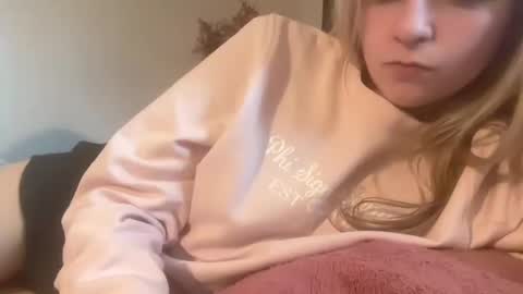 Snapshot of emmangel chatting on November 9, 2025, 7:01 pm EmmaAngel online show from November 9, 2025, 7:01 pm