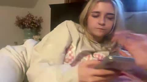 Snapshot of emmangel chatting on December 13, 2025, 9:09 pm EmmaAngel online show from December 13, 2025, 9:09 pm