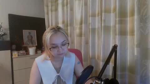 Snapshot of emmanoir_ chatting on February 27, 2025, 4:10 pm emmanoir_ online show from February 27, 2025, 4:10 pm