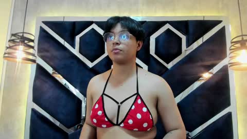 Snapshot of emmapark_ chatting on February 3, 2025, 7:00 pm Emma 3 online show from February 3, 2025, 7:00 pm