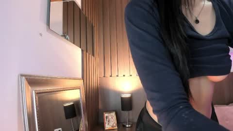 Snapshot of emmarios_qm chatting on April 10, 2026, 8:13 pm Emma online show from April 10, 2026, 8:13 pm