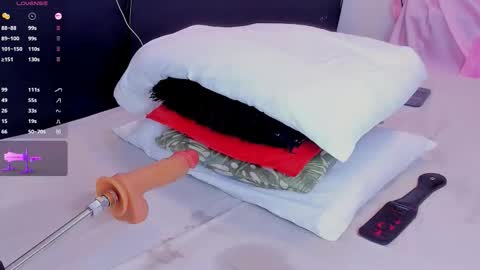 emmarouss1 online show from March 7, 2026, 2:25 pm