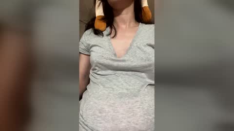 Snapshot of emmas_husband chatting on February 11, 2026, 2:49 am emmas_husband online show from February 11, 2026, 2:49 am