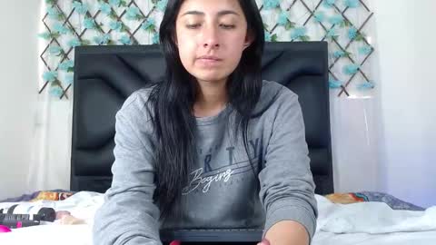 Snapshot of emmawillliams chatting on November 9, 2025, 6:17 pm Emma online show from November 9, 2025, 6:17 pm