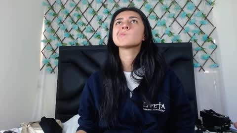 Snapshot of emmawillliams chatting on November 16, 2025, 4:34 pm Emma online show from November 16, 2025, 4:34 pm