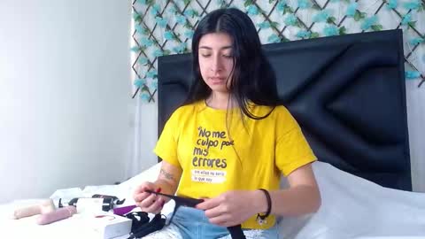 Snapshot of emmawillliams chatting on December 2, 2025, 3:51 pm Emma online show from December 2, 2025, 3:51 pm