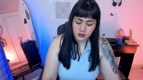 Snapshot of emmax_x chatting on January 23, 2025, 11:26 am EMMA online show from January 23, 2025, 11:26 am