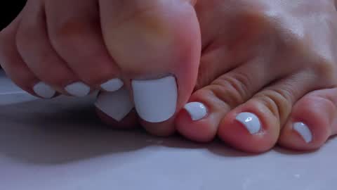 Snapshot of emmi_love_ chatting on December 13, 2024, 1:26 am Emmi online show from December 13, 2024, 1:26 am