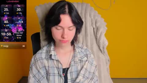 Snapshot of emmi_rossum chatting on May 6, 2026, 5:46 am Emmi online show from May 6, 2026, 5:46 am