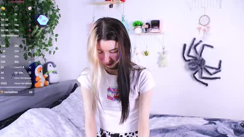 Snapshot of emmie_everly chatting on December 16, 2025, 11:59 am emmie_everly online show from December 16, 2025, 11:59 am