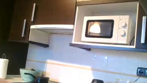 emmie online show from December 22, 2025, 8:11 am