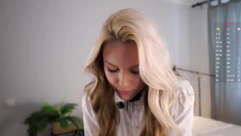 Aurora online show from October 25, 2025, 6:43 am