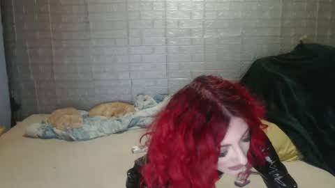 Snapshot of emmily000 chatting on November 4, 2025, 2:38 pm Emmily000 online show from November 4, 2025, 2:38 pm