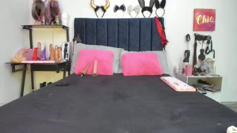          online show from February 5, 2026, 1:38 pm