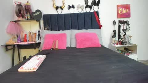 Snapshot of emmily_giraldo chatting on April 18, 2026, 12:42 pm online show from April 18, 2026, 12:42 pm