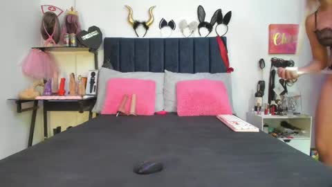 Snapshot of emmily_giraldo chatting on April 27, 2026, 12:36 pm online show from April 27, 2026, 12:36 pm
