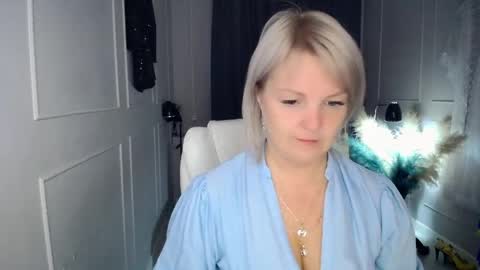 Snapshot of emmmam chatting on April 25, 2026, 3:42 pm emmmam online show from April 25, 2026, 3:42 pm