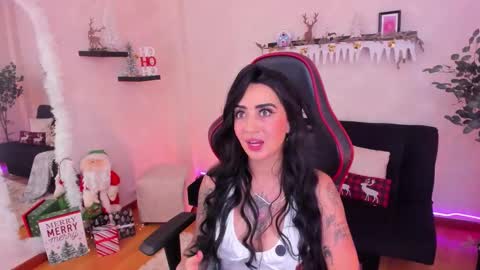 Emmy Evans  online show from November 18, 2025, 8:02 pm