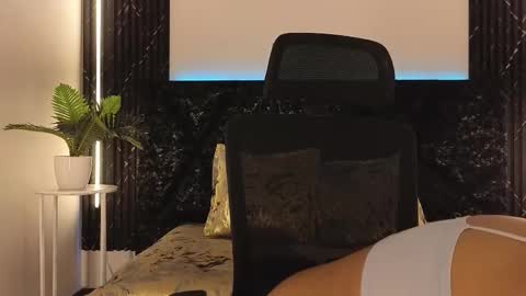 Emy online show from November 27, 2025, 7:05 pm