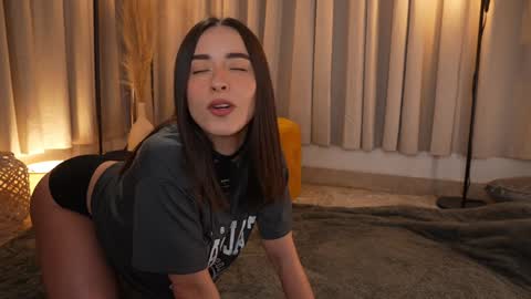 Snapshot of emyii chatting on November 12, 2025, 6:30 pm Eimi3 online show from November 12, 2025, 6:30 pm