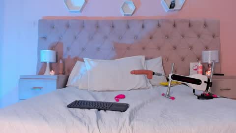 Emy Silver online show from December 7, 2024, 6:04 pm