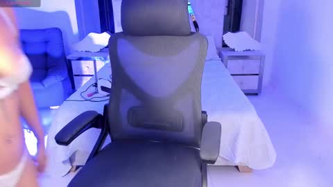 Emy Silver online show from February 9, 2025, 9:06 pm