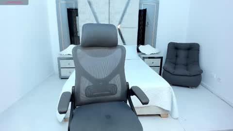 Emy Silver online show from February 12, 2025, 6:19 pm