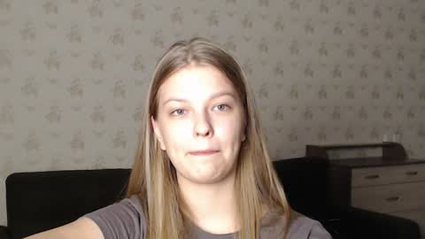 Snapshot of emysway chatting on December 2, 2024, 11:34 am EmySway online show from December 2, 2024, 11:34 am