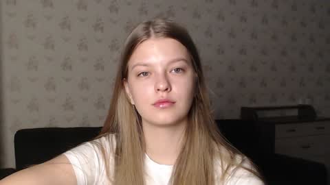 Snapshot of emysway chatting on December 13, 2024, 5:21 pm EmySway online show from December 13, 2024, 5:21 pm