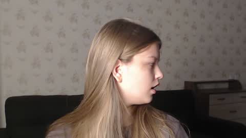 Snapshot of emysway chatting on December 21, 2024, 4:36 pm EmySway online show from December 21, 2024, 4:36 pm