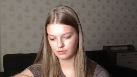 Snapshot of emysway chatting on December 21, 2024, 7:38 pm EmySway online show from December 21, 2024, 7:38 pm