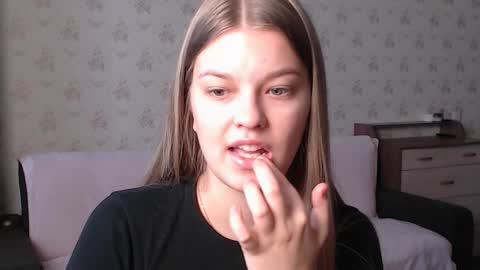 Snapshot of emysway chatting on November 10, 2025, 7:18 am EmySway online show from November 10, 2025, 7:18 am