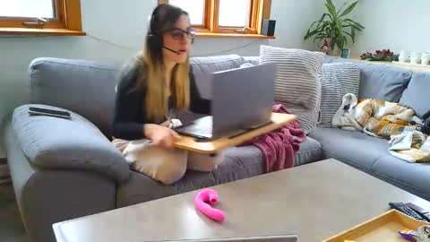 Snapshot of emyxxl chatting on December 15, 2025, 1:48 pm emyxxl online show from December 15, 2025, 1:48 pm