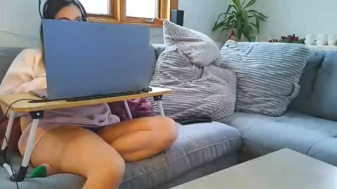 Snapshot of emyxxl chatting on December 16, 2025, 1:05 pm emyxxl online show from December 16, 2025, 1:05 pm