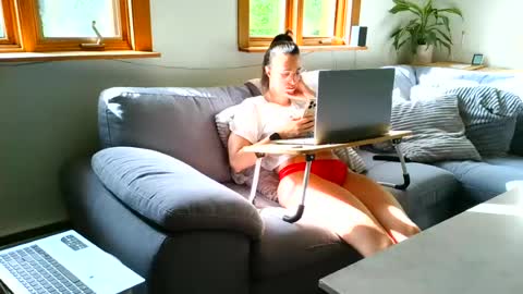 Snapshot of emyxxl chatting on June 15, 2026, 12:18 pm emyxxl online show from June 15, 2026, 12:18 pm