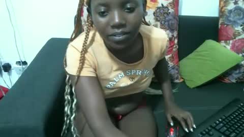 Snapshot of enchantedvee chatting on March 11, 2026, 9:26 am Vee online show from March 11, 2026, 9:26 am