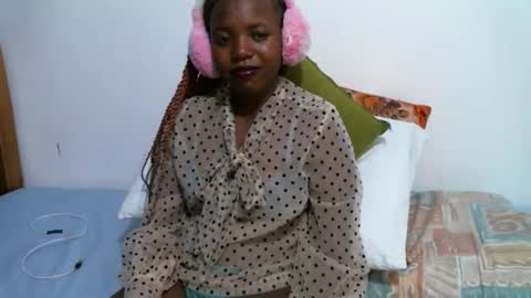 Snapshot of enchantedvee chatting on April 21, 2026, 1:53 am Vee online show from April 21, 2026, 1:53 am