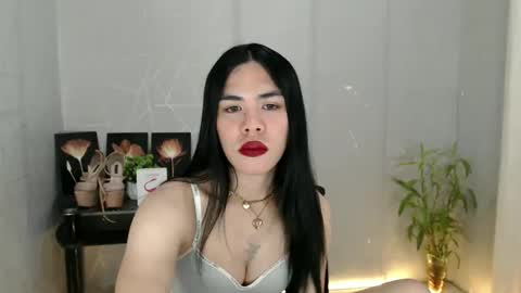 Snapshot of enchantress_mia03 chatting on May 28, 2026, 1:30 pm enchantress_mia03 online show from May 28, 2026, 1:30 pm