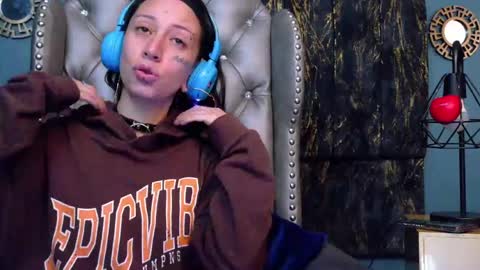 Snapshot of enchantressqueen chatting on April 20, 2026, 12:19 pm EnchantressQueen online show from April 20, 2026, 12:19 pm