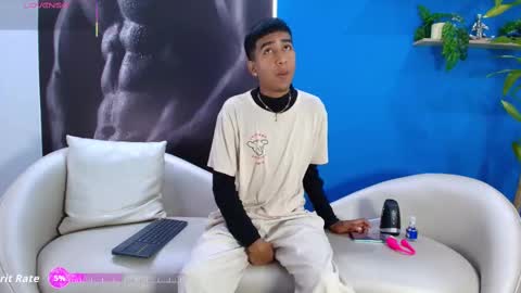 Snapshot of ender_h0t chatting on September 19, 2025, 2:18 pm Ender online show from September 19, 2025, 2:18 pm