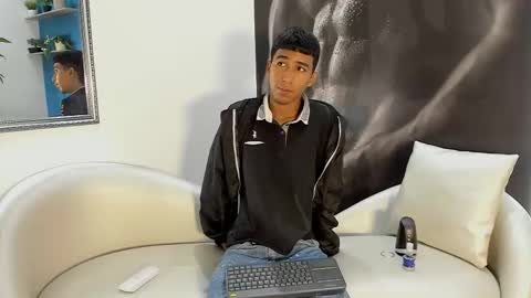 Snapshot of ender_h0t chatting on November 6, 2025, 2:07 pm Ender online show from November 6, 2025, 2:07 pm