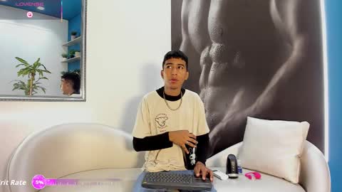 Snapshot of ender_h0t chatting on November 16, 2025, 1:39 pm Ender online show from November 16, 2025, 1:39 pm