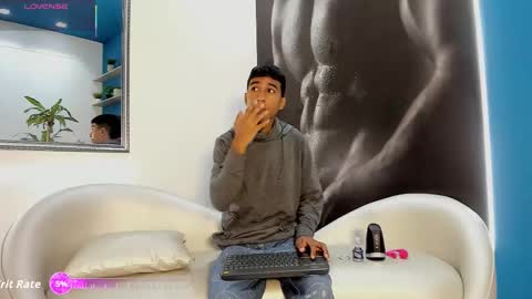 Snapshot of ender_h0t chatting on November 18, 2025, 1:48 pm Ender online show from November 18, 2025, 1:48 pm