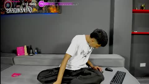 Snapshot of ender_h0tt chatting on June 22, 2026, 1:19 pm Ender online show from June 22, 2026, 1:19 pm