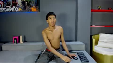 Snapshot of ender_h0tt chatting on July 2, 2026, 8:59 pm Ender online show from July 2, 2026, 8:59 pm