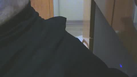 engin_83 online show from November 16, 2025, 12:49 am