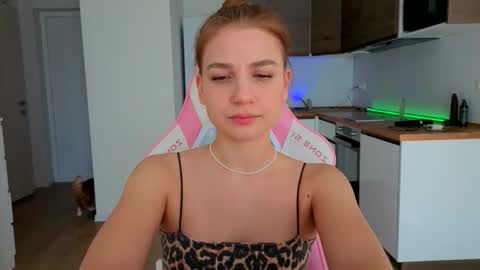 Snapshot of enjoyeverymoment_ chatting on March 27, 2026, 9:21 am enjoyeverymoment_ online show from March 27, 2026, 9:21 am